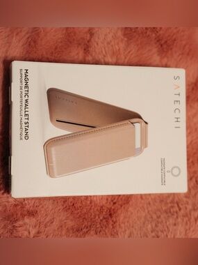 iPhone wallet stand